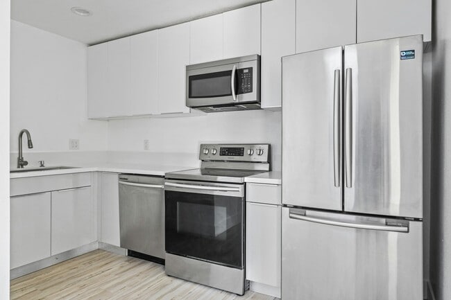 850 N Van Ness Ave Unit 2