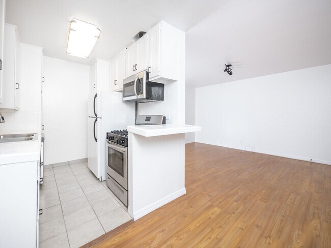 Photo - 7459 Hollywood Blvd