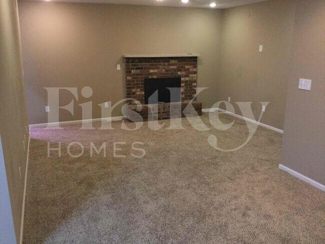 Photo - 602 SW Holloway Ln