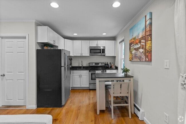 Building Photo - 7 Burrill Pl Unit 2 Rental