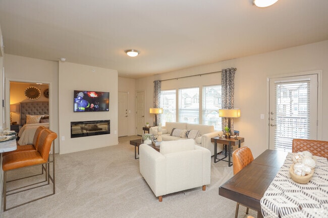 2BR, 2BA - 1050SF - B2