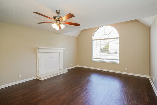 Photo - 642 Knollwood Dr