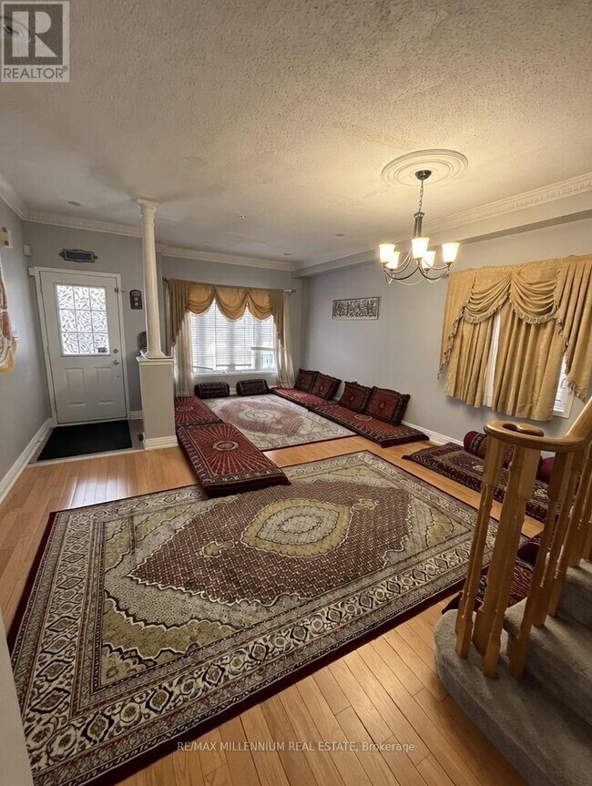 Photo - 3891 Bloomington Crescent