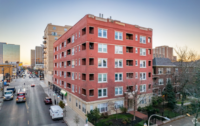 Building Photo - 0 bedroom in Chicago IL 60613 Unit 214 Rental