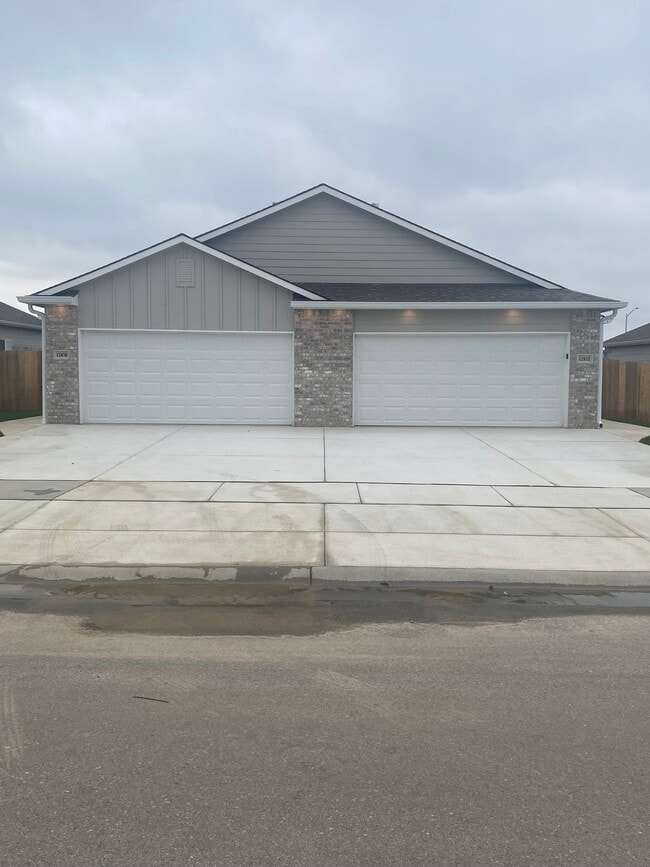 Building Photo - 12830 E Blake St Rental