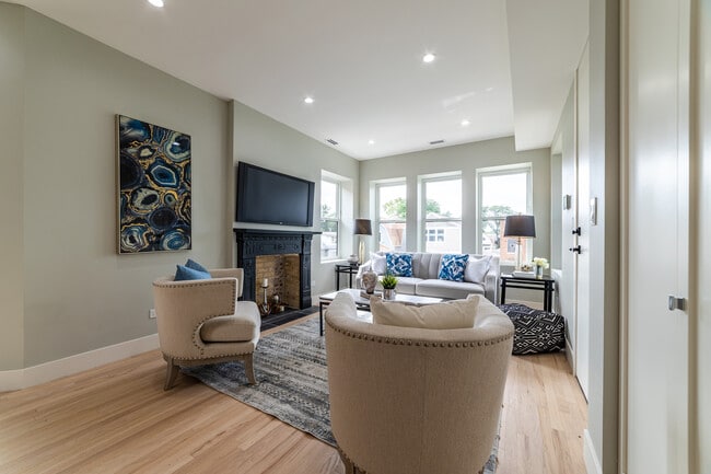 Photo - 4730 W Grace St