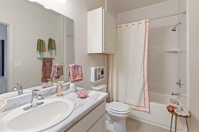 1 Bed, 1 Bath 789 sq. ft.