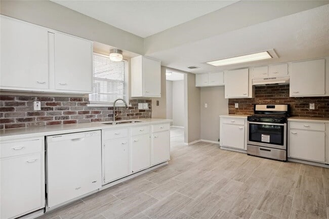 Photo - 9414 Crystal Cove Cir