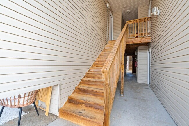 815 W Warren Ave
