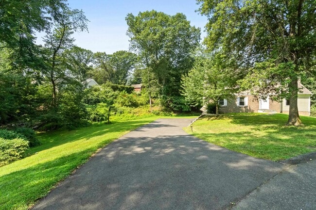 Photo - 215 Oak Ave