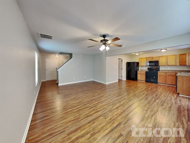 Photo - 947 Littleton Dr