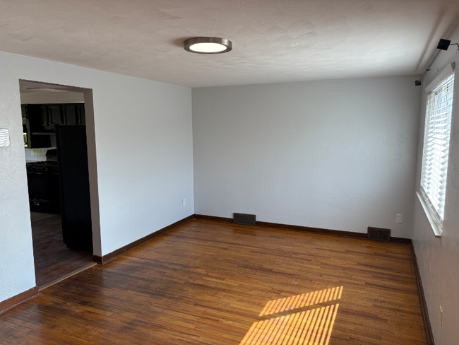 Photo - 1405 Belasco Ave