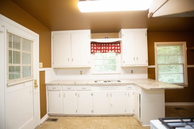 Photo - 8321 Westwood Ave
