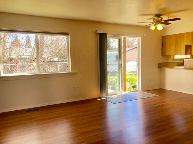 Photo - 589 Van Wey Cir Unit B