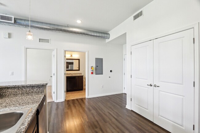 1BR Entry