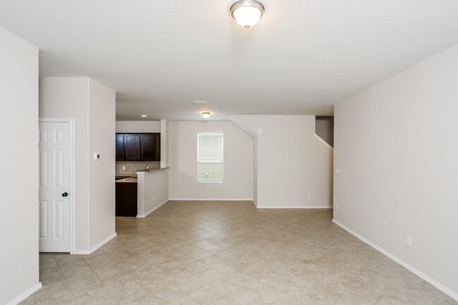 Building Photo - 467 Walnut Crest