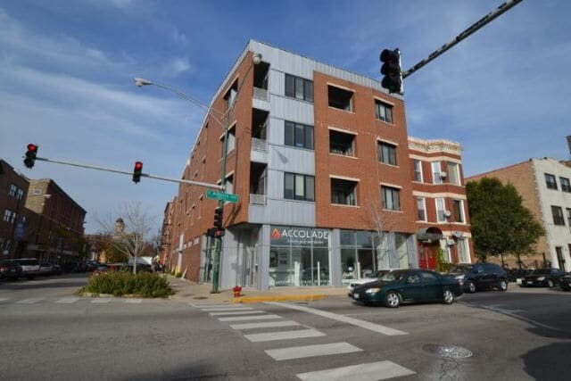 Building Photo - 1354 W Augusta Blvd Unit 201