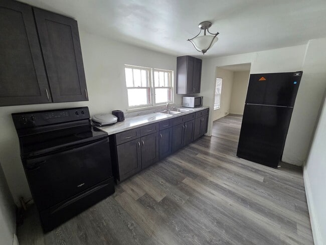 Photo - 219 Winneconne Ave Unit Upper