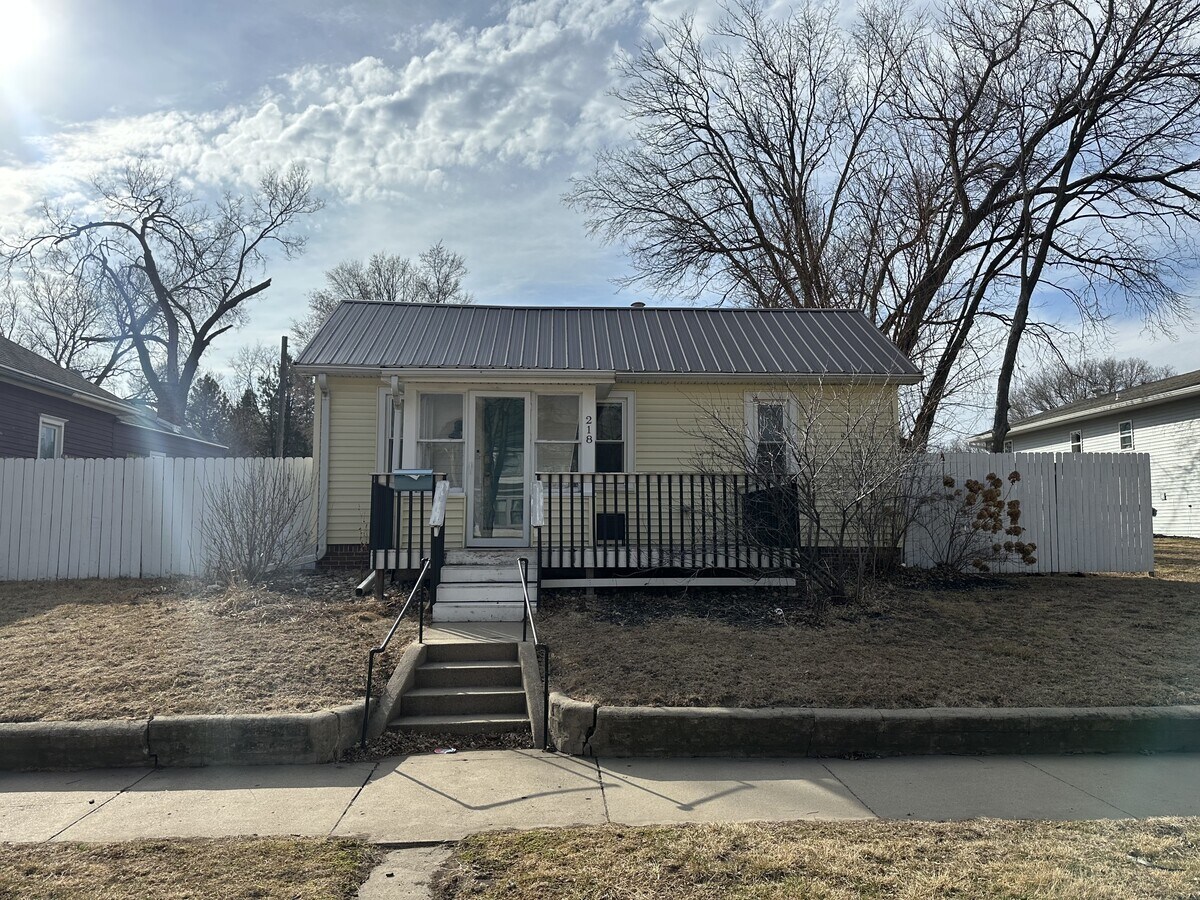 Photo - 218 Center St