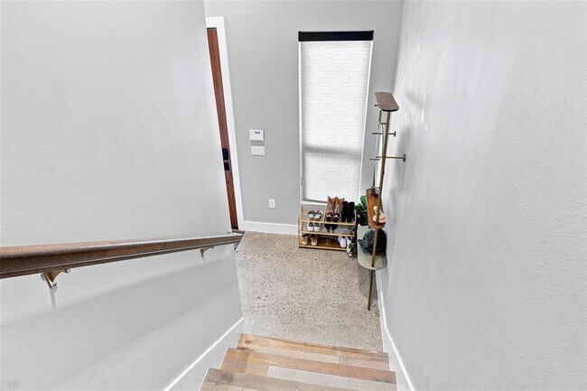 Photo - 2800 Crest Ave