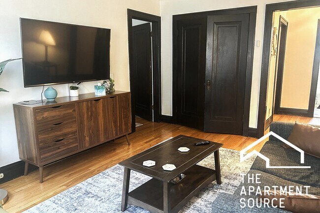 Photo - 1913 W Larchmont Ave Unit 2A