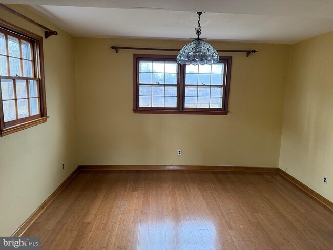 Photo - 448 Lake Ave