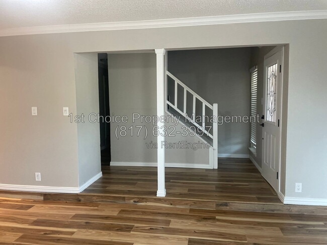 Photo - 1516 Oakridge Ct W