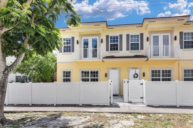 Photo - 3440 NE 15th Ave Townhome