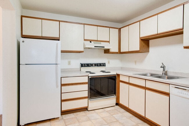 Ridgewood Apartments - Ridgewood Apartments
