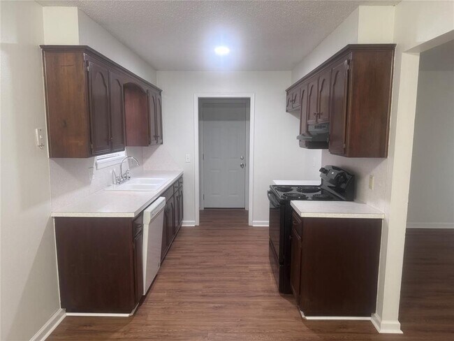 Photo - 425 Meadow Lake Dr