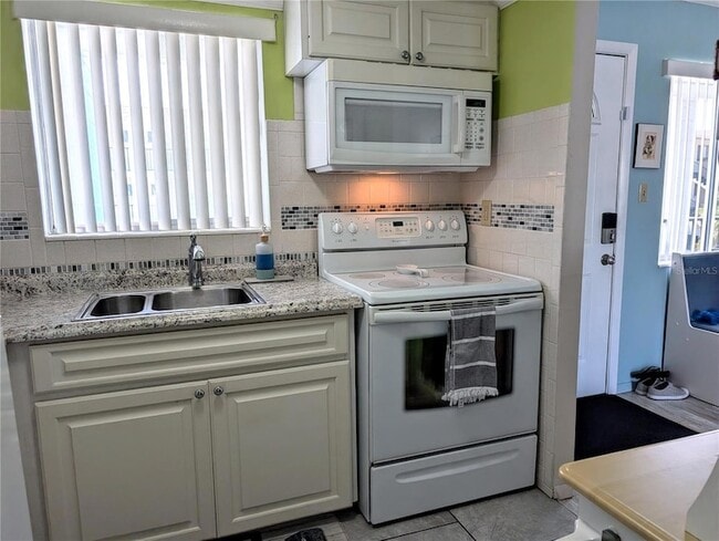 2321 Sunset Dr Unit H25