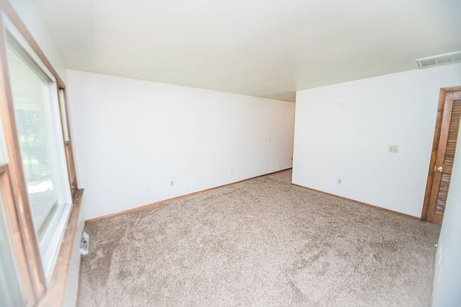 Photo - 3 bed 1 bath Duplex in Portage