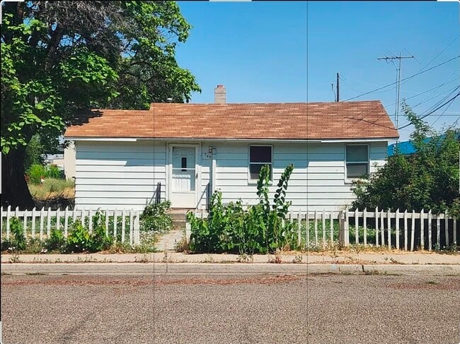 Photo - 360 W 8th S St