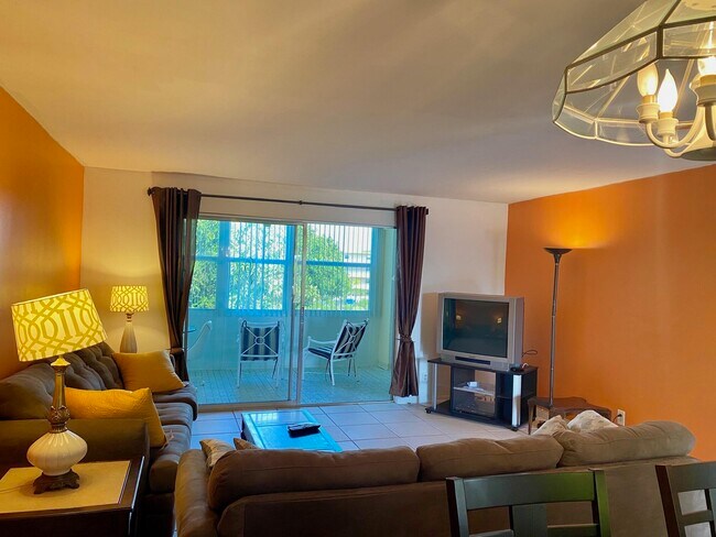 Photo - 2615 NE 3rd Ct