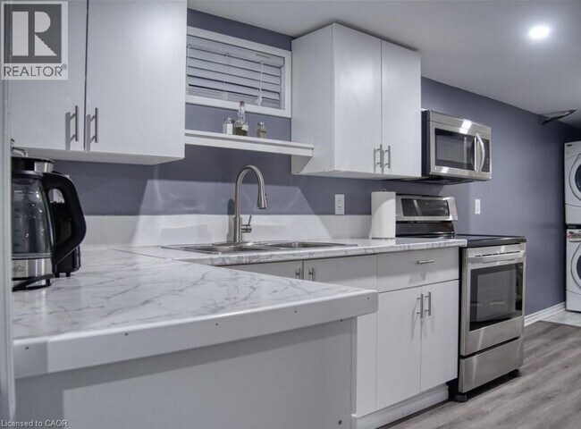 Photo - 651 Upper Ottawa St