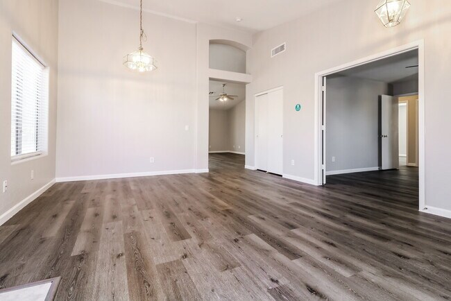 Photo - 2201 S 82nd Ln