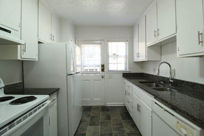 Photo - February FREE On This 2 Bedroom 2 Bath Duplex In The Waldo Area