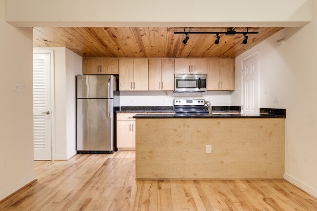 Photo - Simon Cycle Building - 10 W. Broad St.