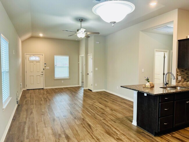 Photo - 1512 Dansby St