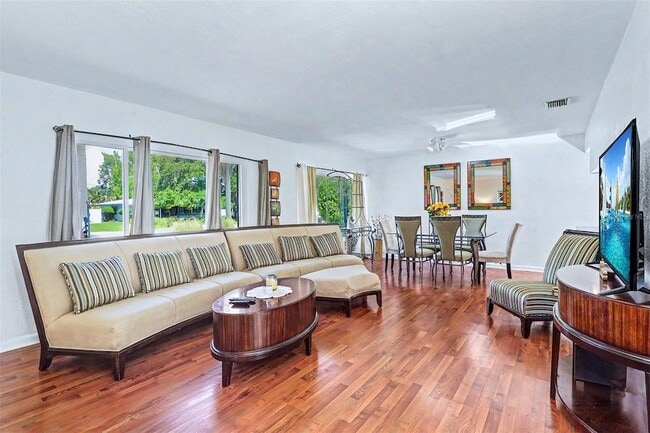 Photo - 209 S Aurora Ave