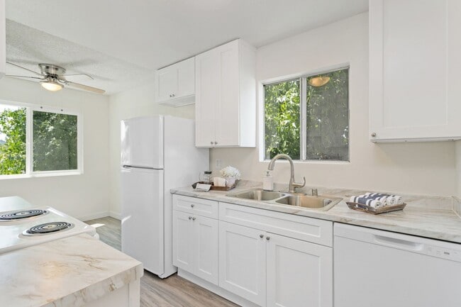 Oakleaf Apartments