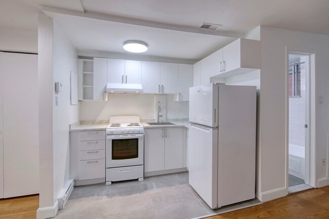 Building Photo - 25 Av des Pins O Unit 218