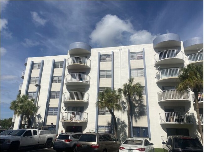 Elizabeth Gardens at Lauderhill - Elizabeth Gardens at Lauderhill Apartments