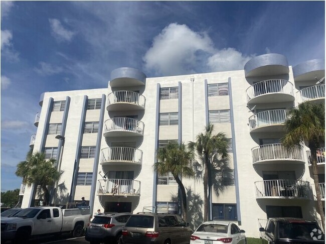 Building Photo - Elizabeth Gardens at Lauderhill Rental