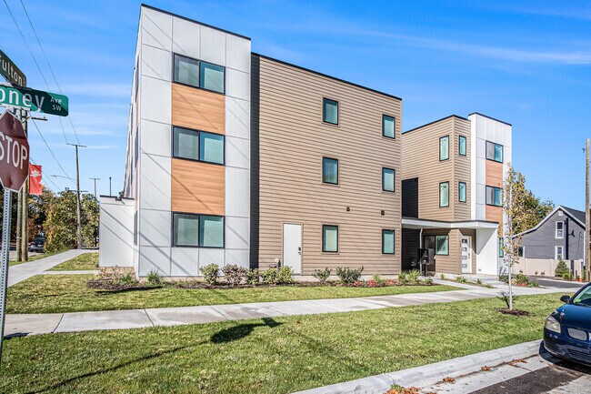 Photo - 11 Deloney Ave NW