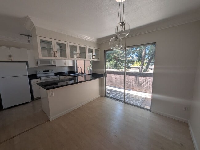 Photo - 2 Bedroom Townhome with Balcony & Unbeatable Mission Valley Location!