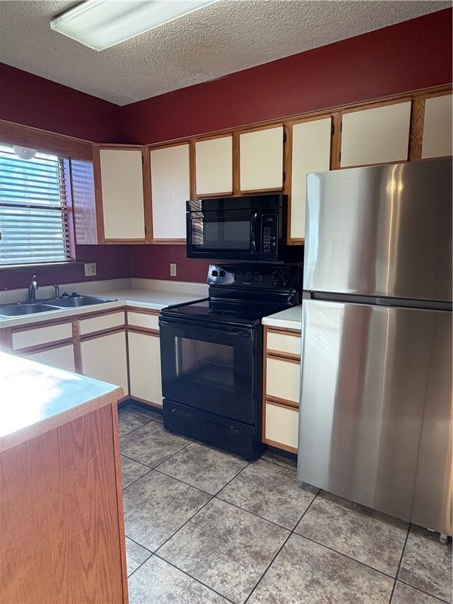 Photo - 460 N Garrett St