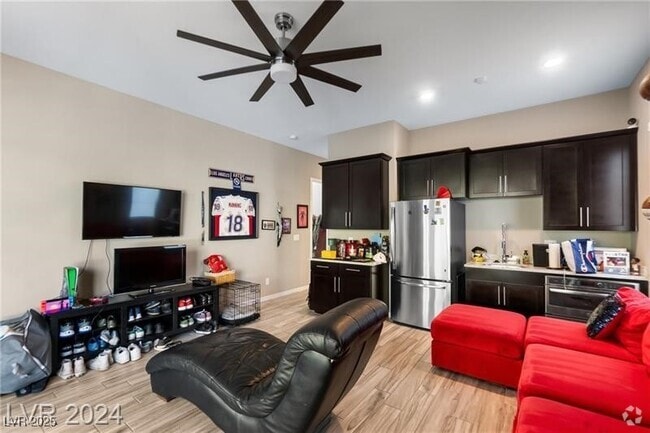 Building Photo - 6165 Amber View St Rental