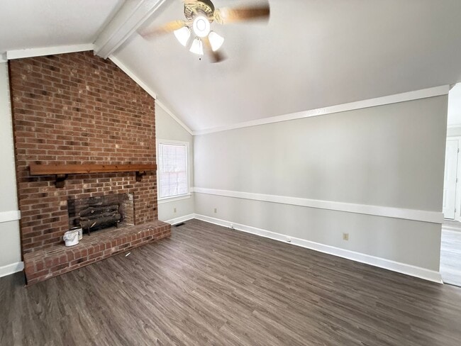 Photo - 1136 Beechwood Dr