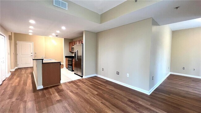 Building Photo - 3040 Peachtree Rd NW Unit 301 Rental